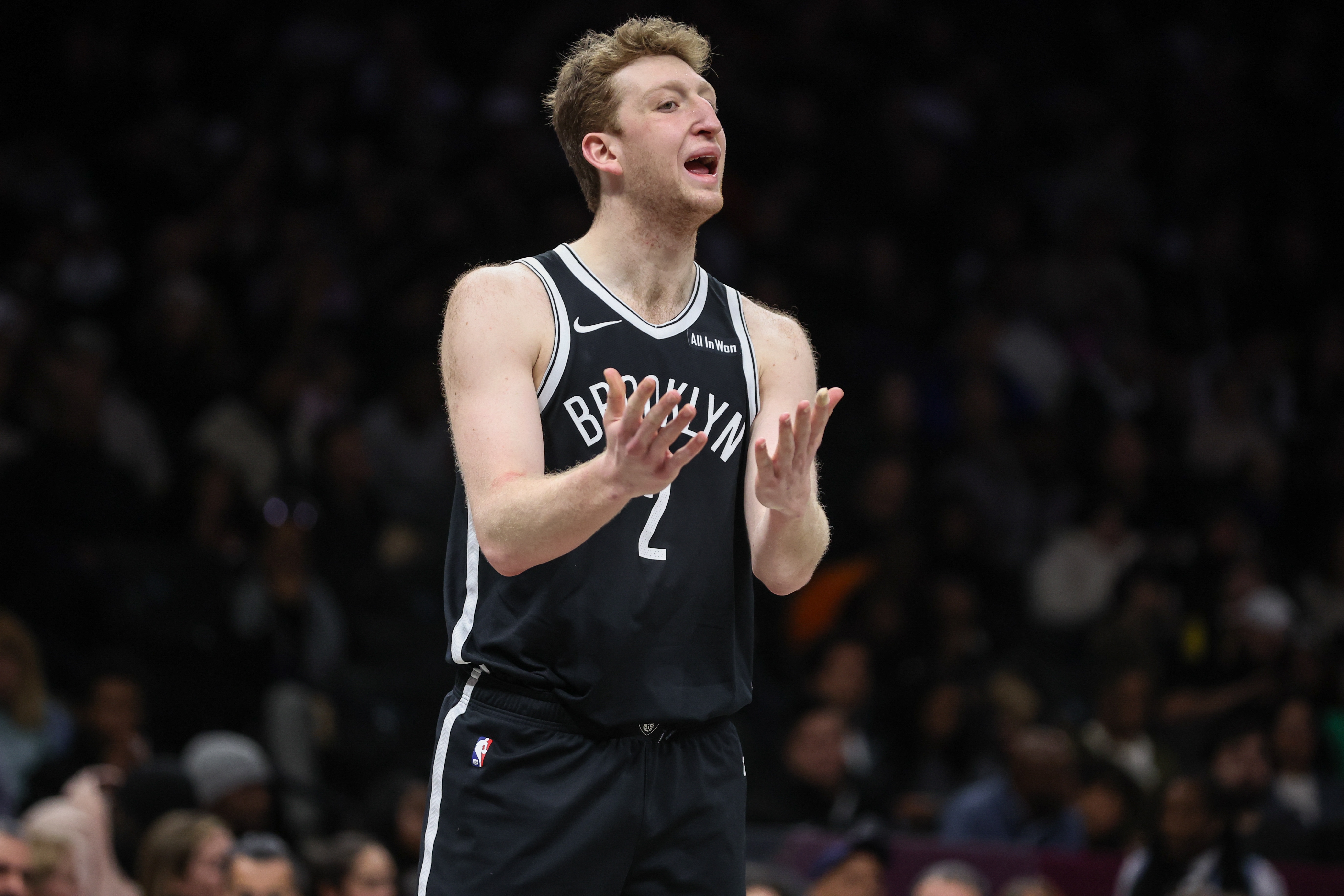 DB电竞官方网站-一通乱战！曼恩反击被追身大帽 沃尔夫补篮还被帽&amp;再次放篮才进